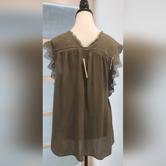 Adiva Deep Green Lace Accent Blouse - Picture 5 of 6